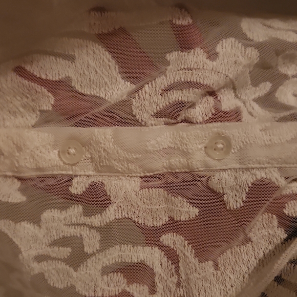 3 for 15 Bundle Chicos 0P sheer Lace Floral button up white - Picture 6 of 8